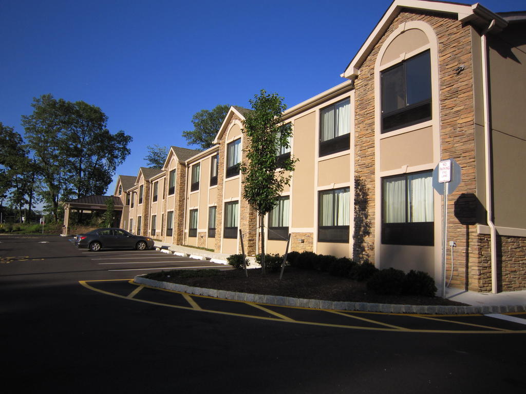 Red Carpet Inn And Suites Monmouth Junction Exteriör bild