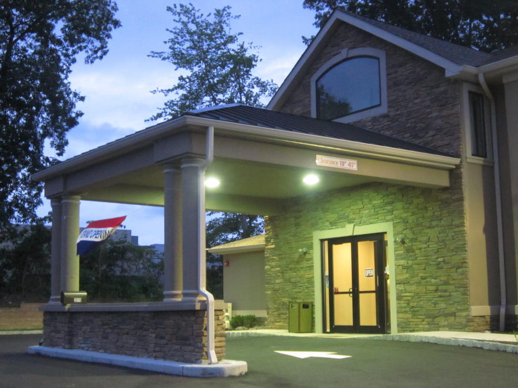 Red Carpet Inn And Suites Monmouth Junction Exteriör bild