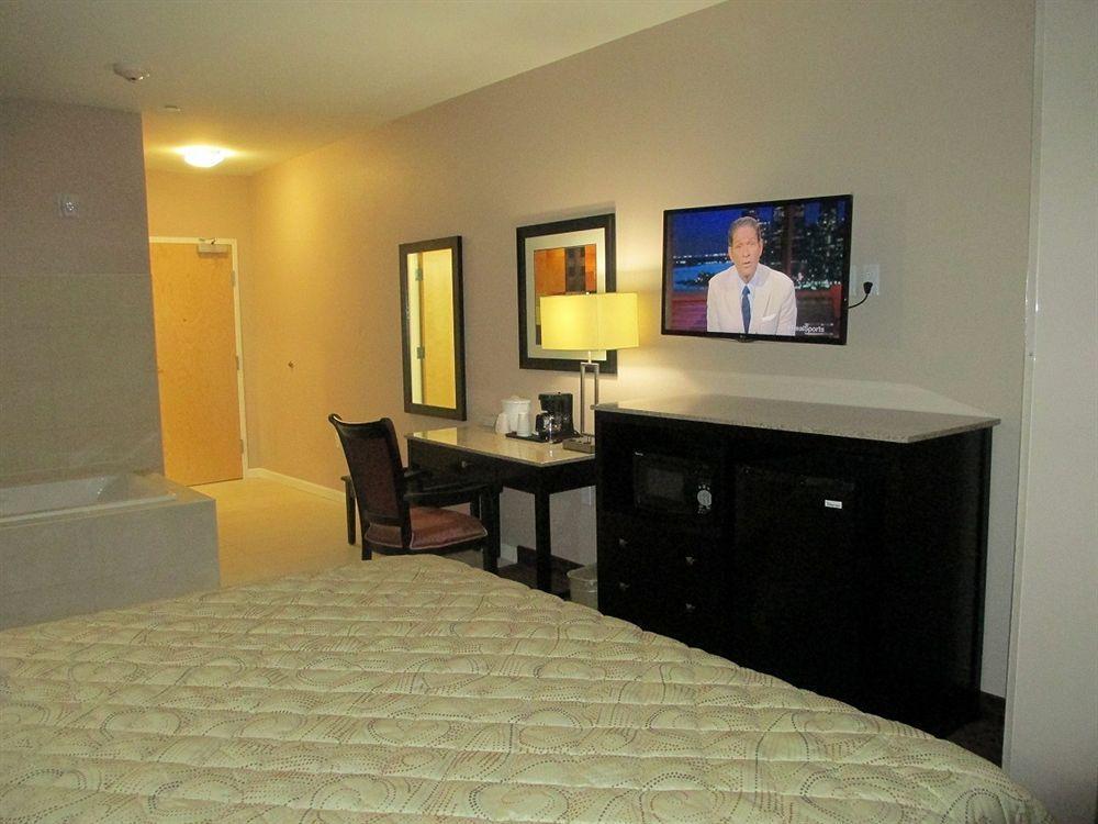 Red Carpet Inn And Suites Monmouth Junction Exteriör bild