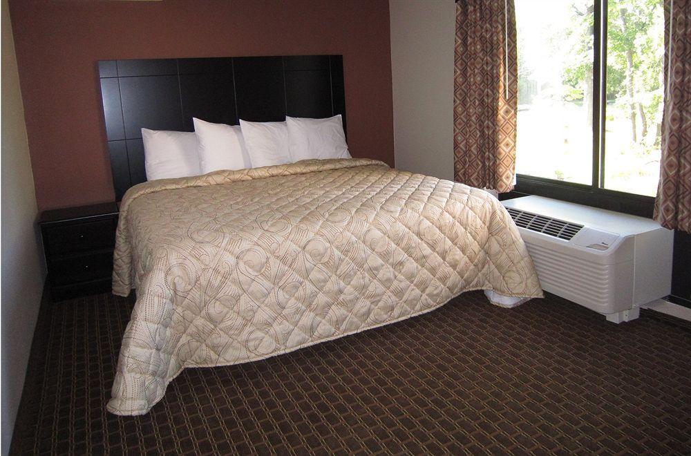 Red Carpet Inn And Suites Monmouth Junction Exteriör bild